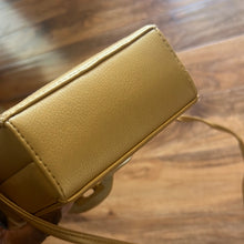 Load image into Gallery viewer, 10-17-23 gold straw crossbody
